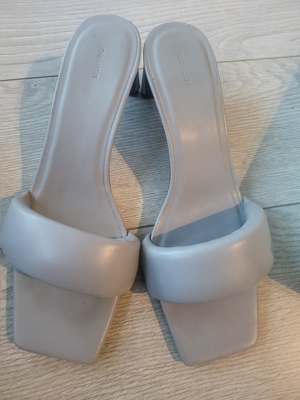 Oak And Fort Women's Padded Strap Square Toe Mules - Light Gray
